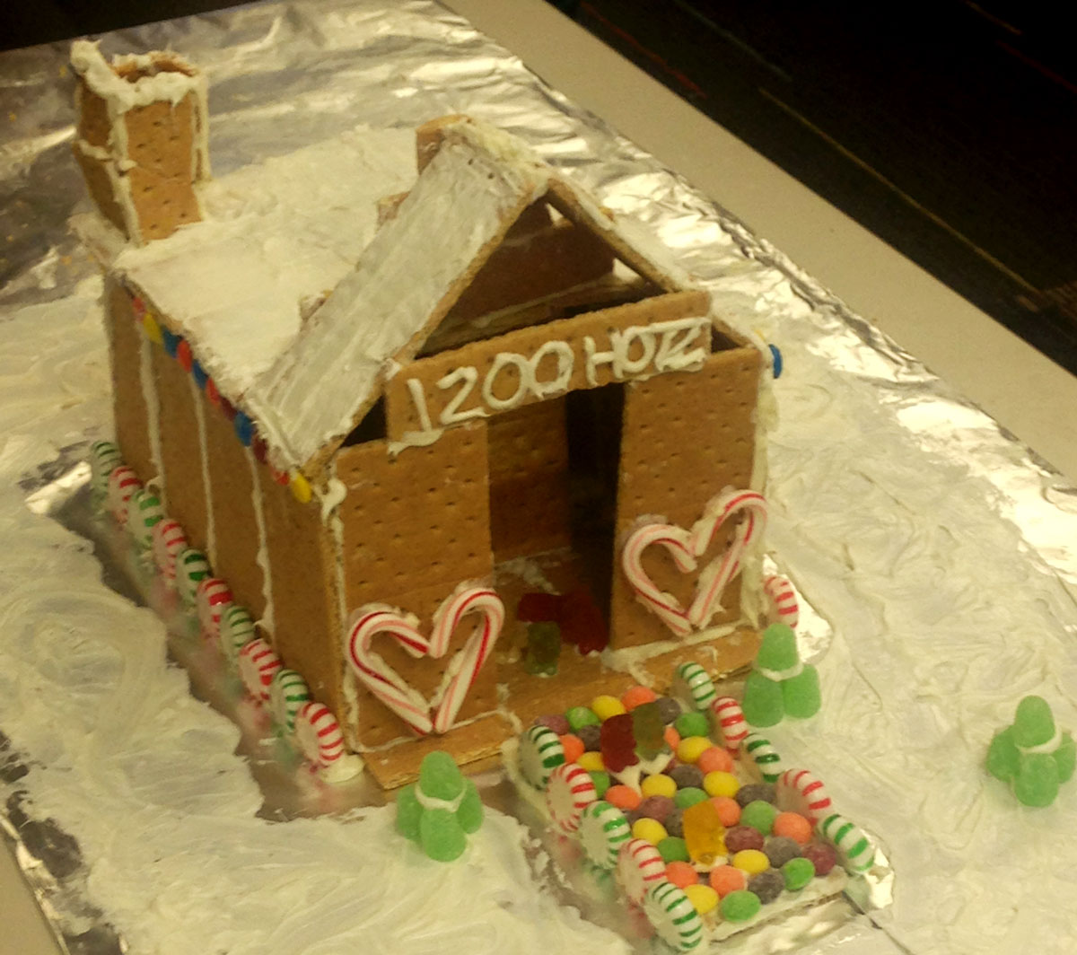 Hotz Hall Hosts Gingerbread Competition