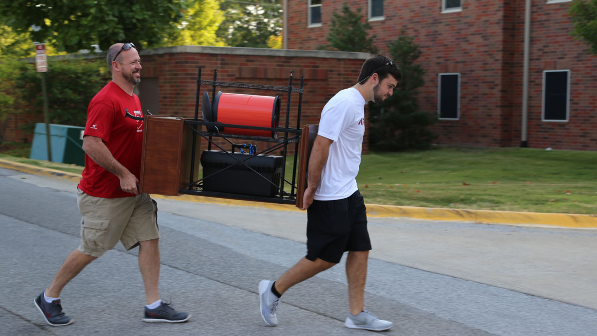 Meet the Students: Volunteer to Help During Move-In 2016