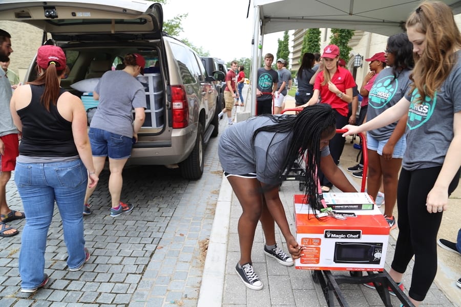 Volunteers Needed: Welcome On-Campus Students During Move-In