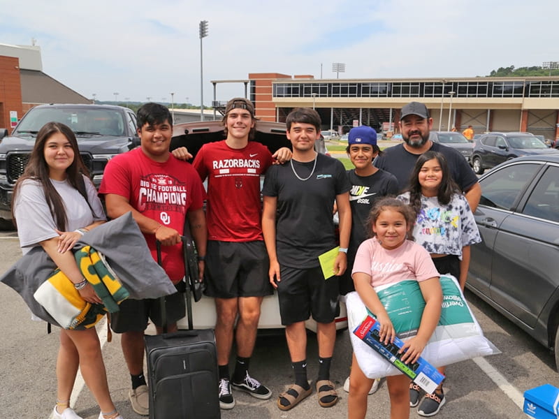 Welcome the New Razorbacks! Volunteers Needed for Move-In 2023